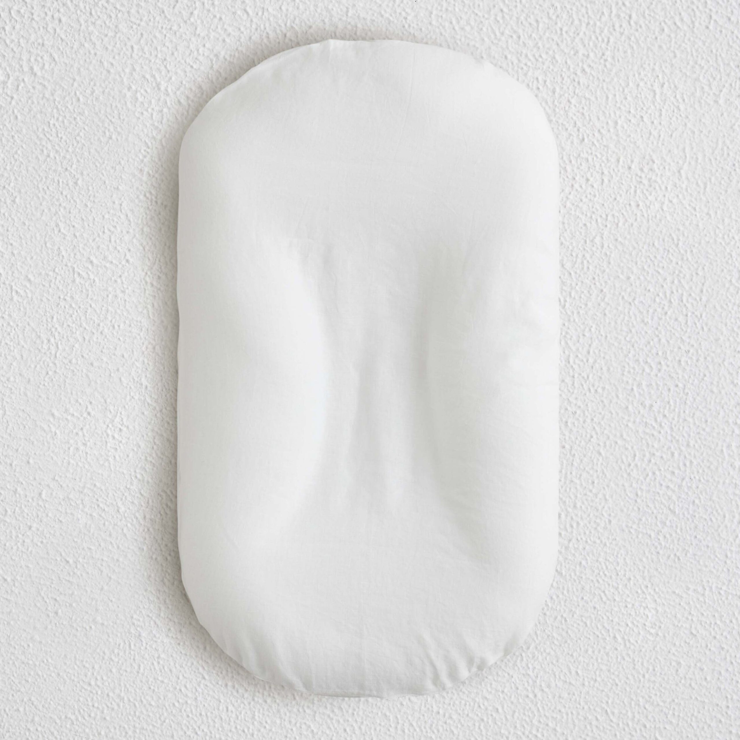 Newborn baby lounger / White Cover