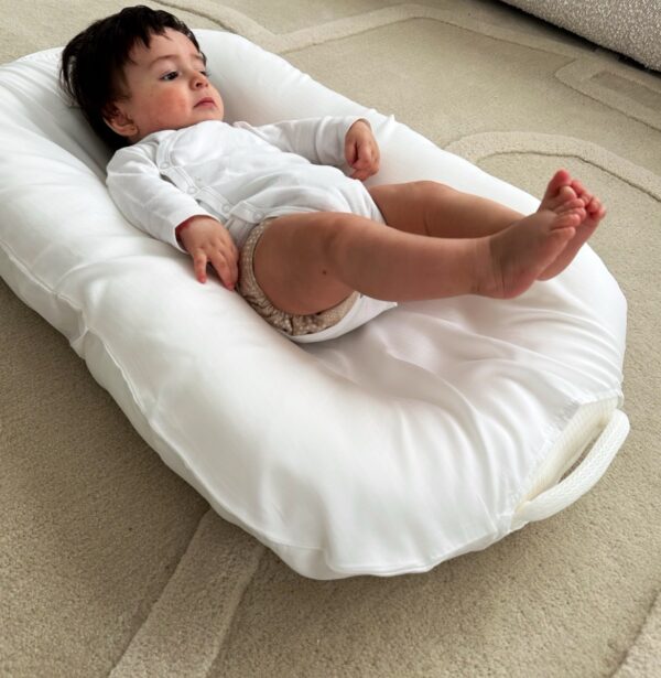 Newborn baby lounger / White Cover - Image 2