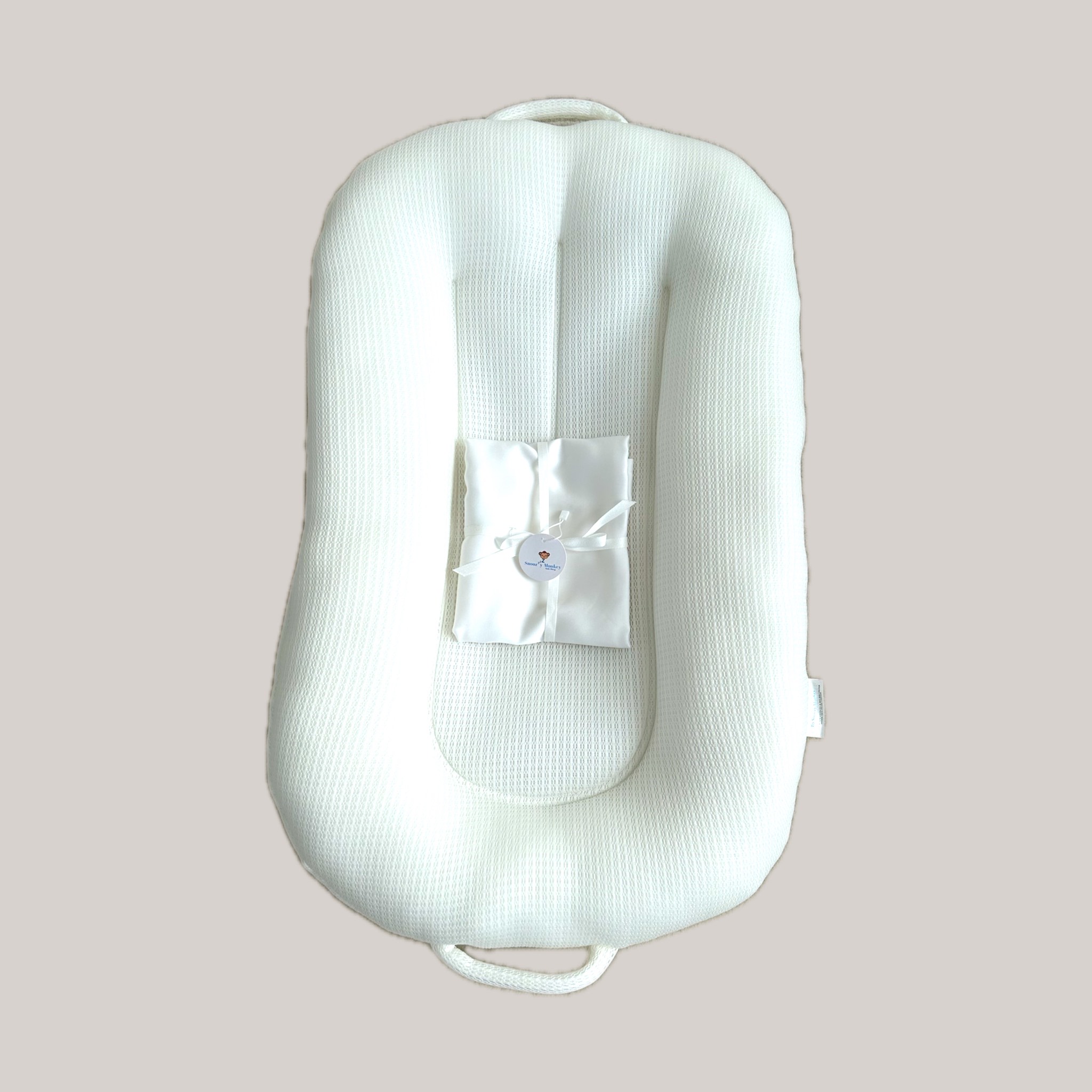 Newborn baby lounger / White Cover